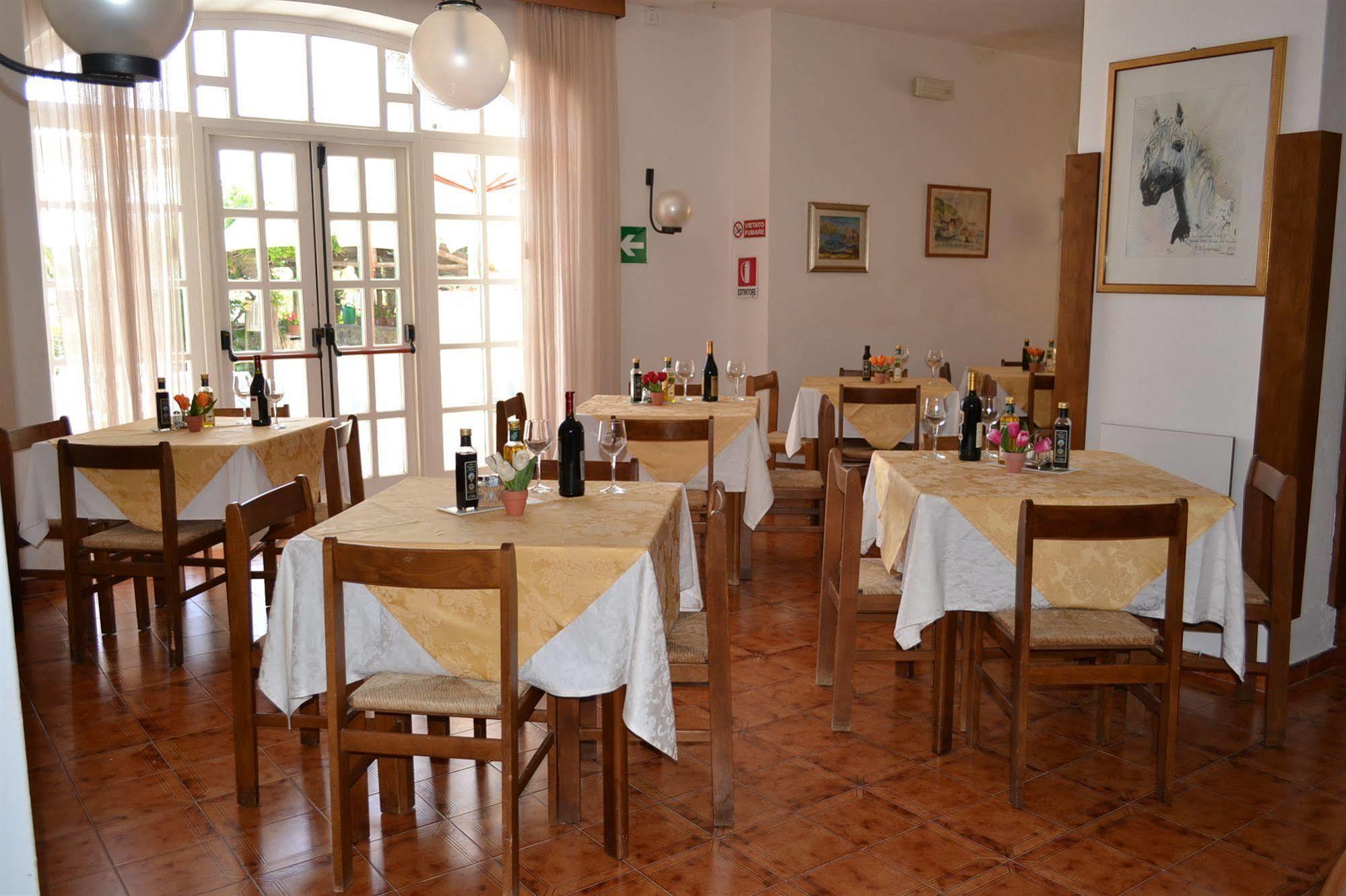 Hotel Villa Bina Sant'Angelo  Екстер'єр фото